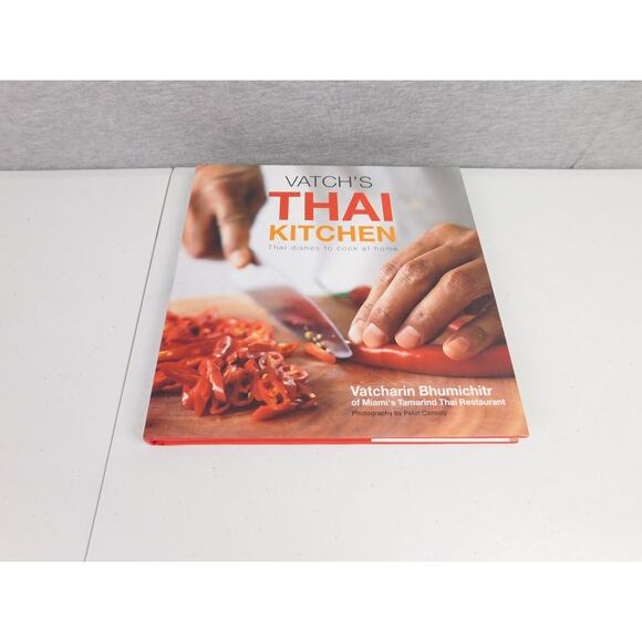 Vatch's Thai Kitchen Cookbook Vatcharin Bhumichiter 2005 - Picture 1 of 6